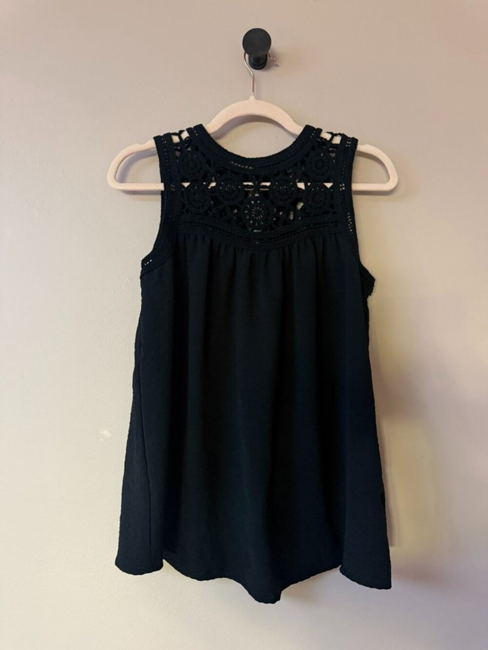 Adrianna Papell Black Crochet Lace Yoke Sleeveless Blouse Top Medium